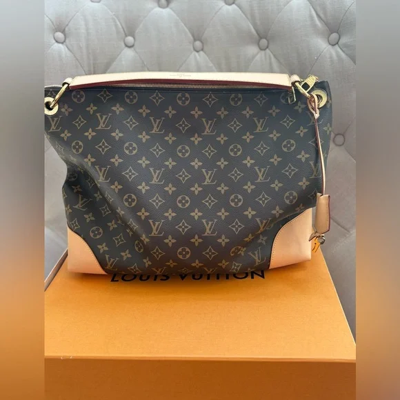 NEW Louis Vuitton Berri HOBO Bag - Picture 2 of 13